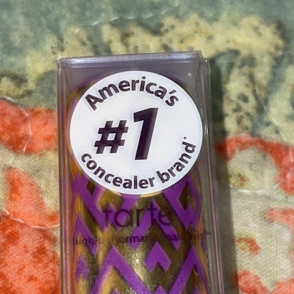 Tarte shape tape concealer - Picture 2 of 5